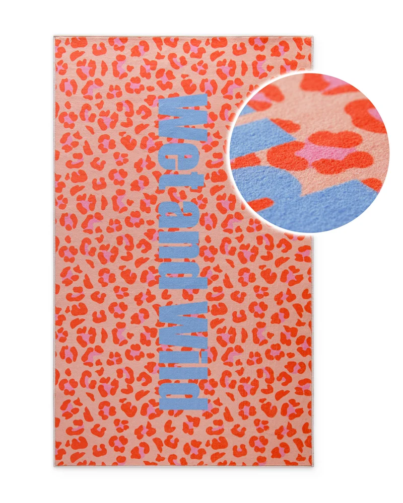 Badteppich mit buntem Leo Print "WetAndWild" WECONhome