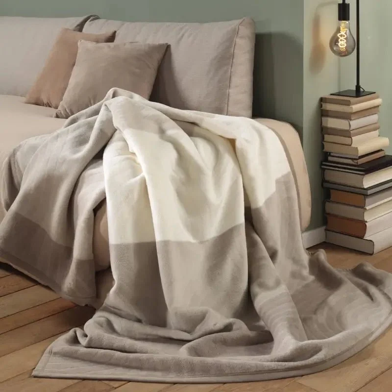Beige Kuscheldecke Feel Modern